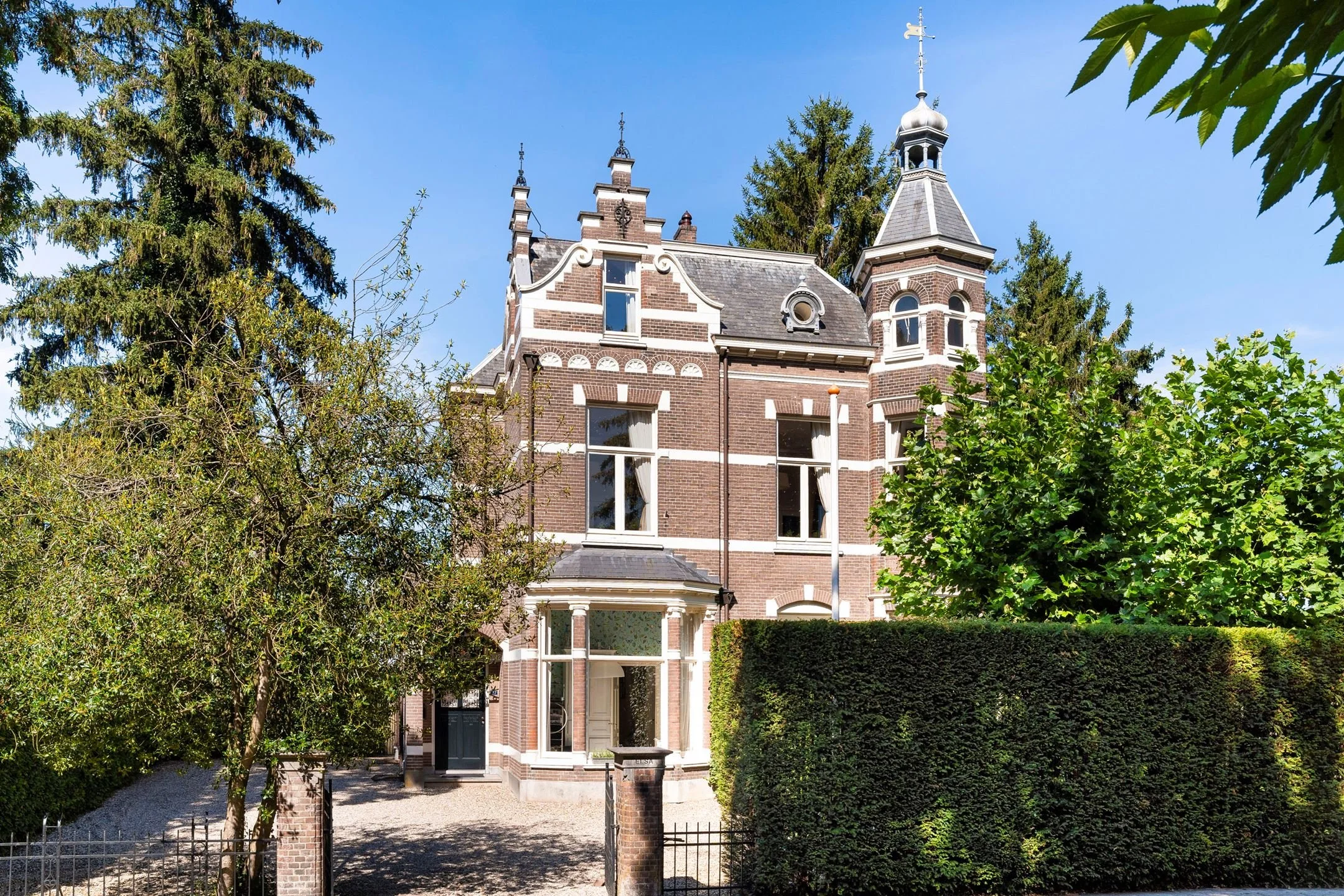 Lush Gardens in the Netherlands - €1,850,000
