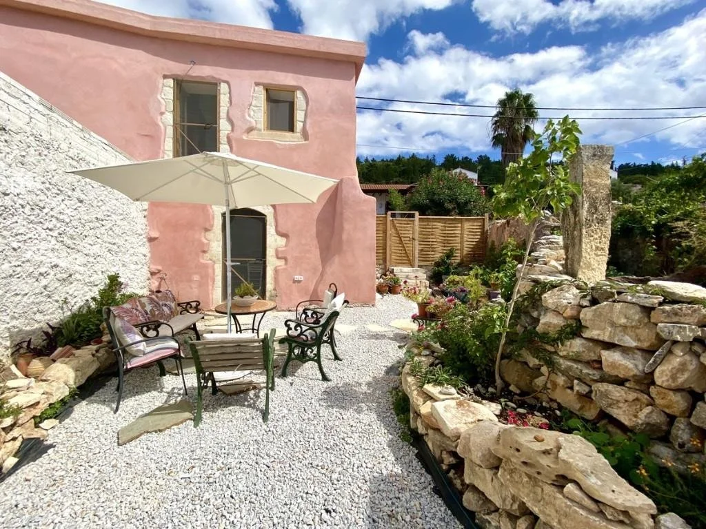 A Sweet Little Home in Greece - €170,000