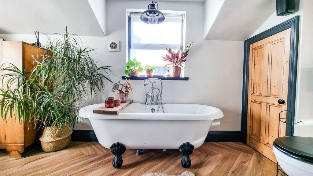 A 3 Level Home in England - £180,000