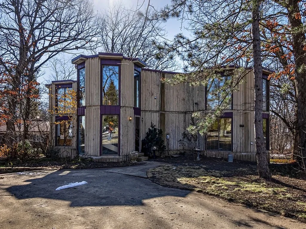 One of a Kind in Rolling Meadows, IL - $584,900