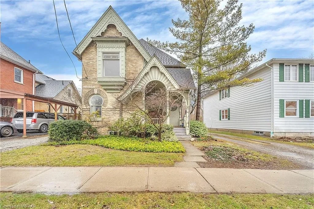 A Historic Home in Saint Thomas, ON - C$549,900
