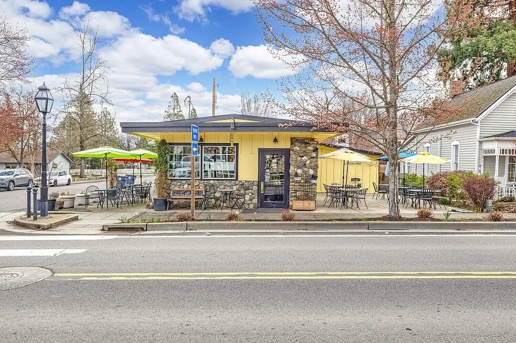 A Cafe in Jacksonville, OR - $700,000