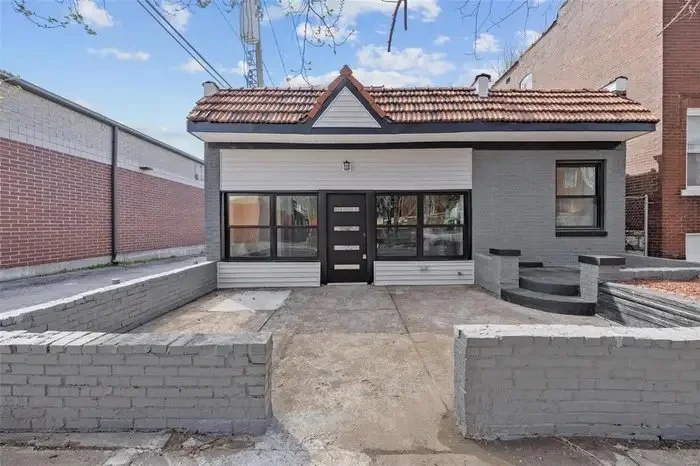 A 1925 Convenience Store in STL - $475,000