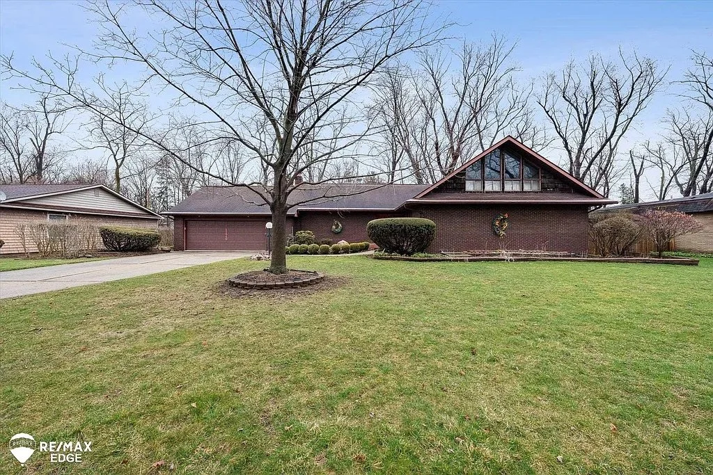 A Mid Century Home in Flint, MI - $239,000