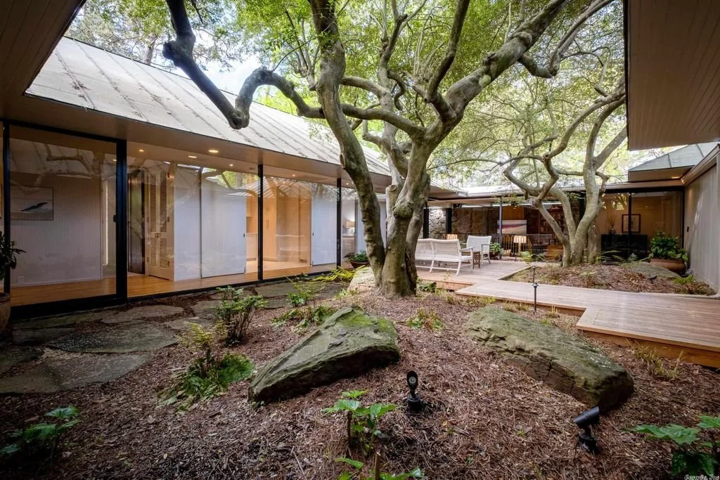 A Tranquil Setting in Little Rock, AR - $1,050,000