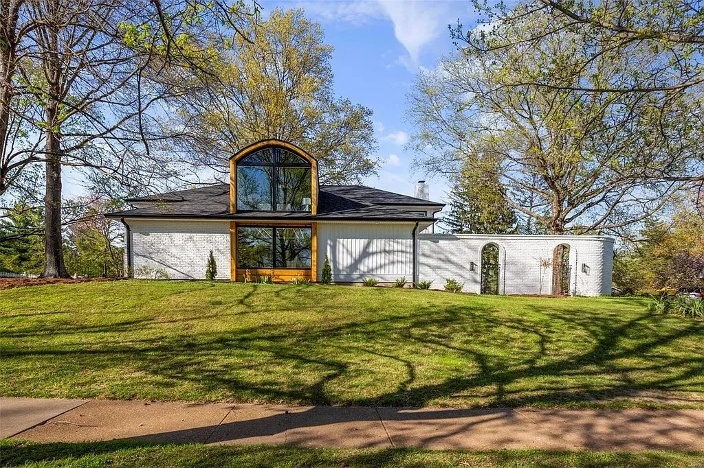 Saint Louis - $989,000