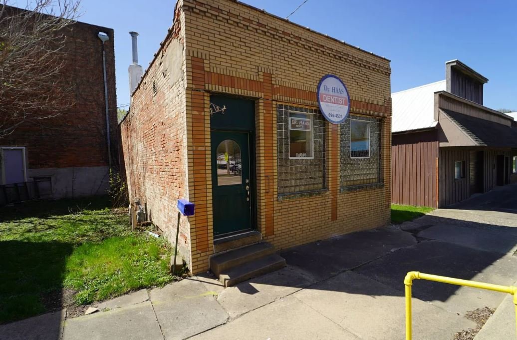 A Dental Office in Wyoming, IL - $25,000