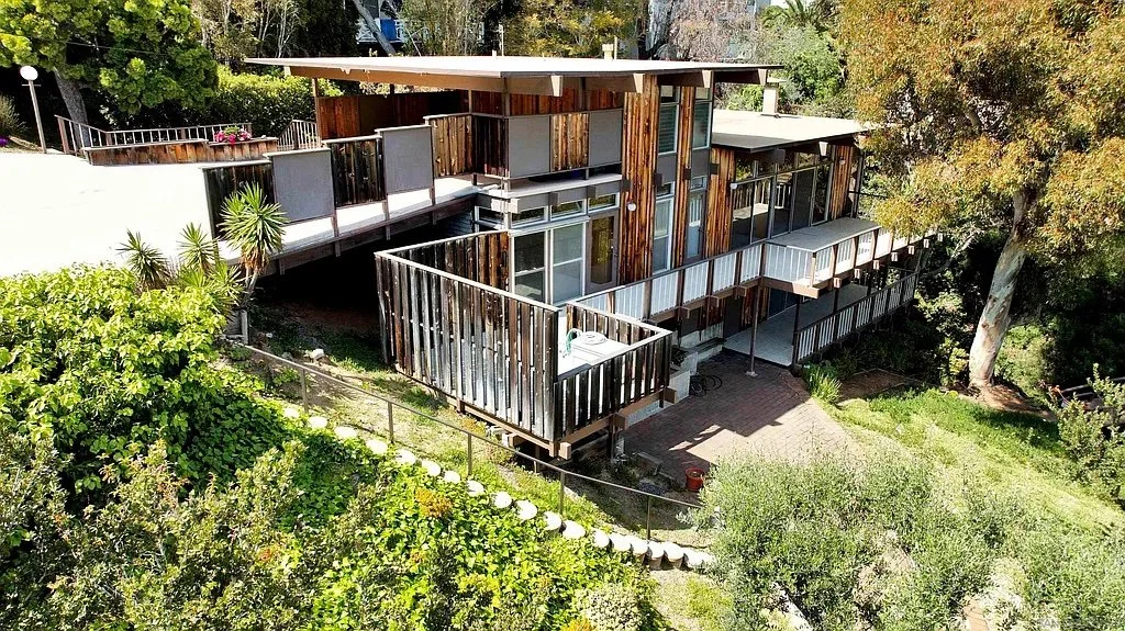 A 1954 Richard Lareau Design in San Diego - $1,995,000