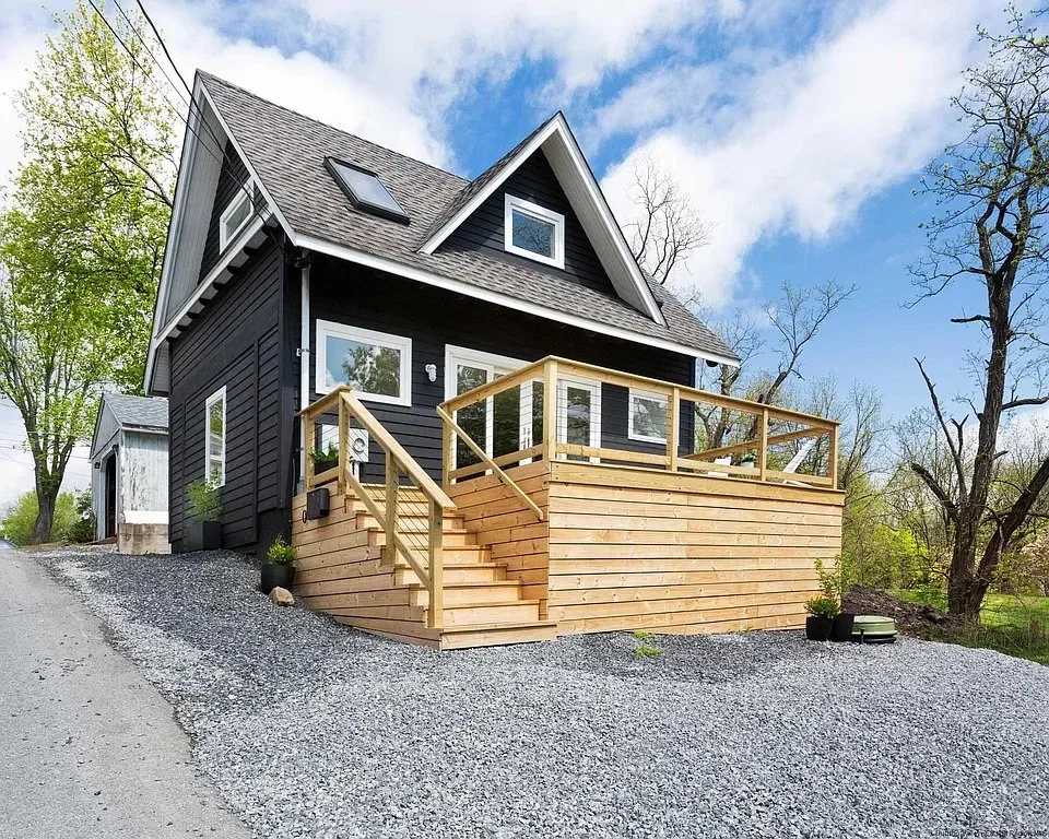 Saugerties, NY - $398,000