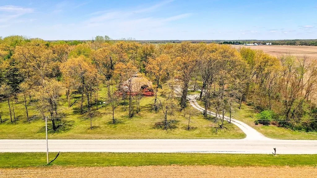 Over 5 Acres in Custer Park, IL - $419,000