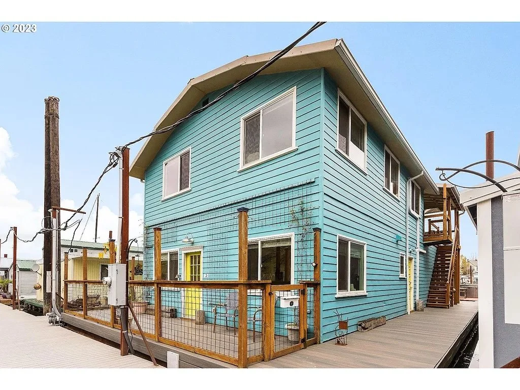 A Floating Home in Portland, OR - $335,000