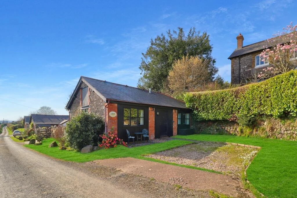 A Historic Cottage in England - £195,000