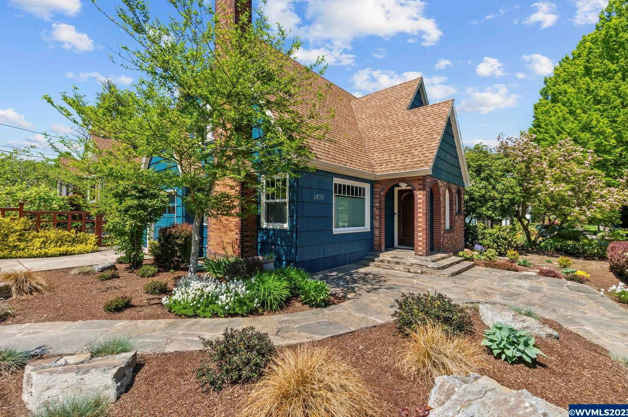 Vintage Bathrooms in Salem, OR - $589,000