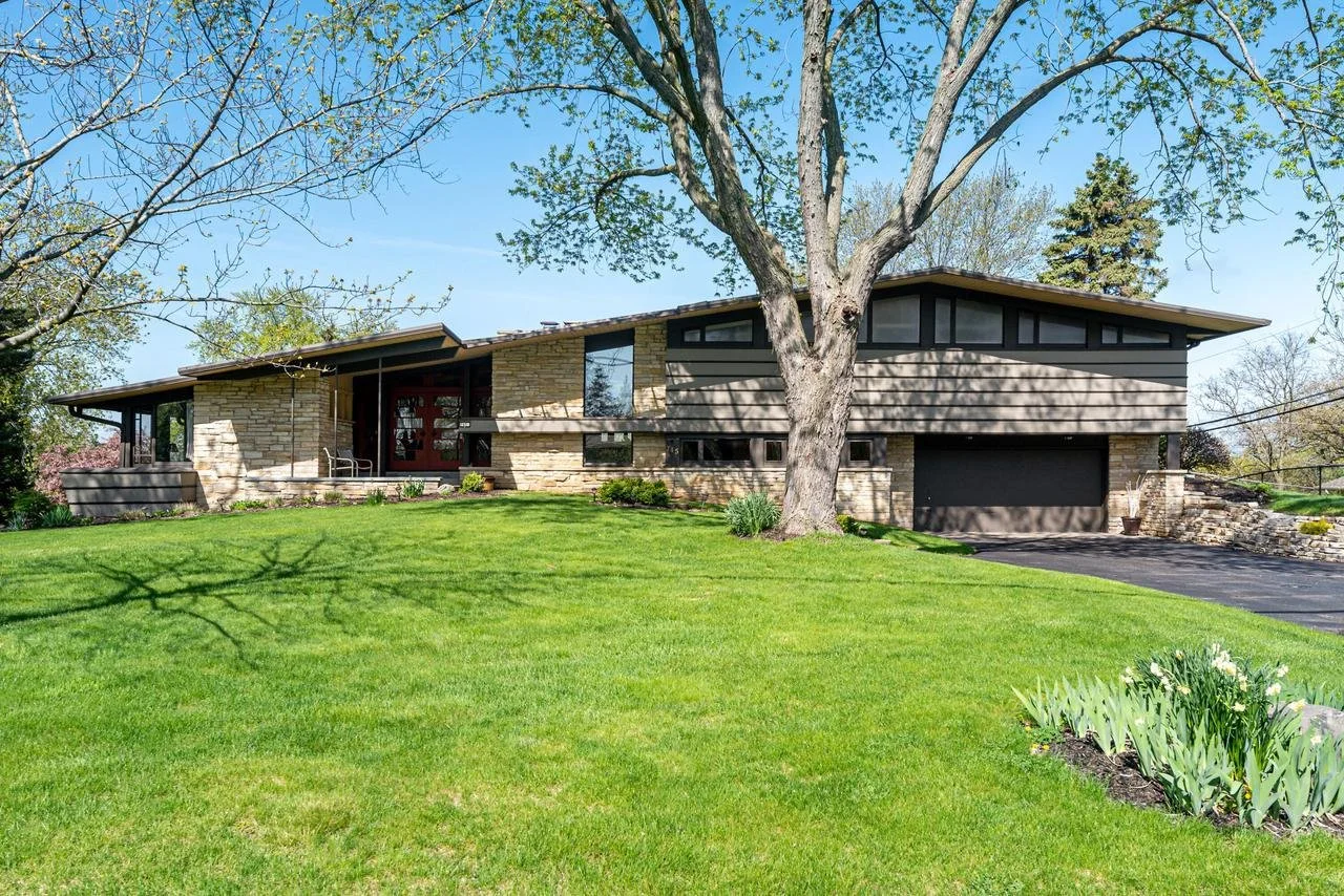The Personal Residence of Architect Erich Gnant - $1.1Mil