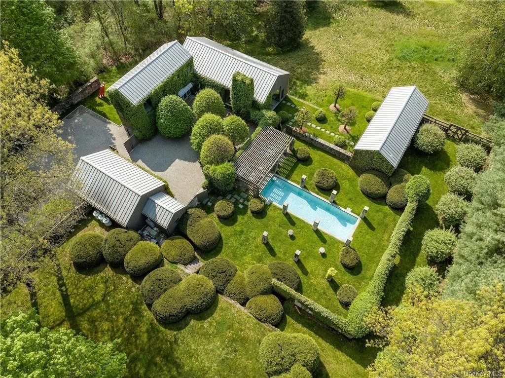 A 1998 Keith Kroeger Design in Bedford, NY - $3.7Mil
