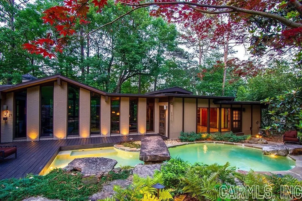 A 1966 MCM in Little Rock - $1,160,000
