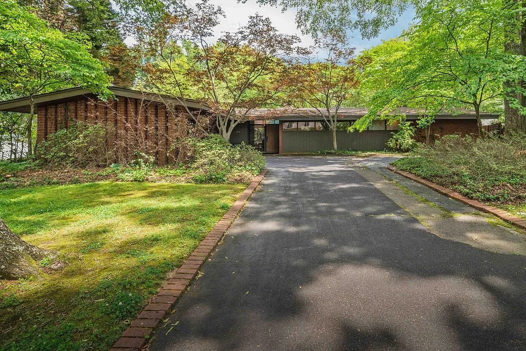 A William Bonds Jr Design in Memphis - $749,000