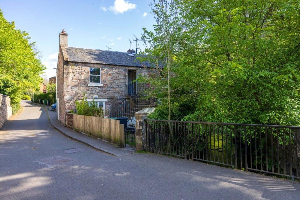 A Flat in Edinburgh - £235,000