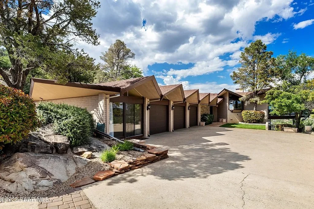 Prescott, AZ - $890,000
