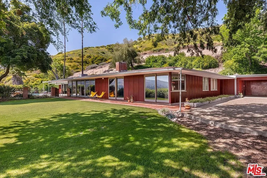 A 1950 Chalfont Head Design in Fillmore, CA - $1,195,000