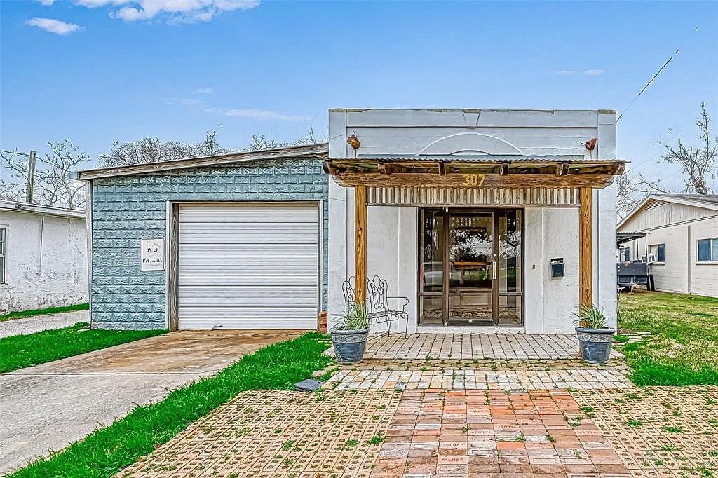 Zoned Commercial in Sugar Land, TX - $385,000