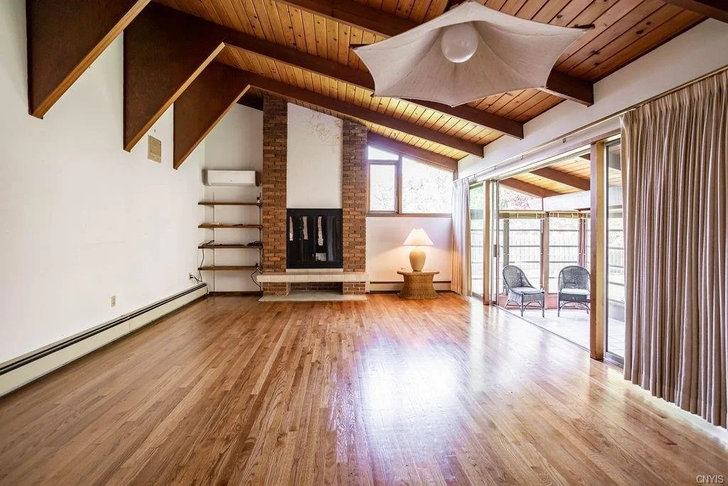 A Split Level MCM in Syracuse - $299,000