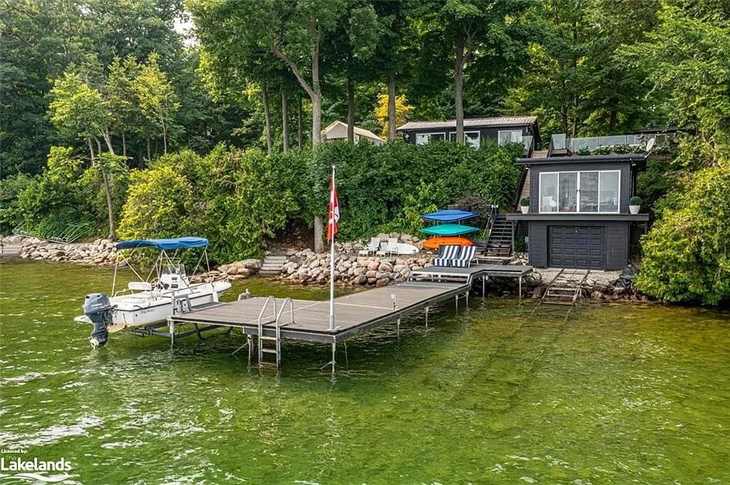 Over an Acre on Grape Island - C$1,750,000