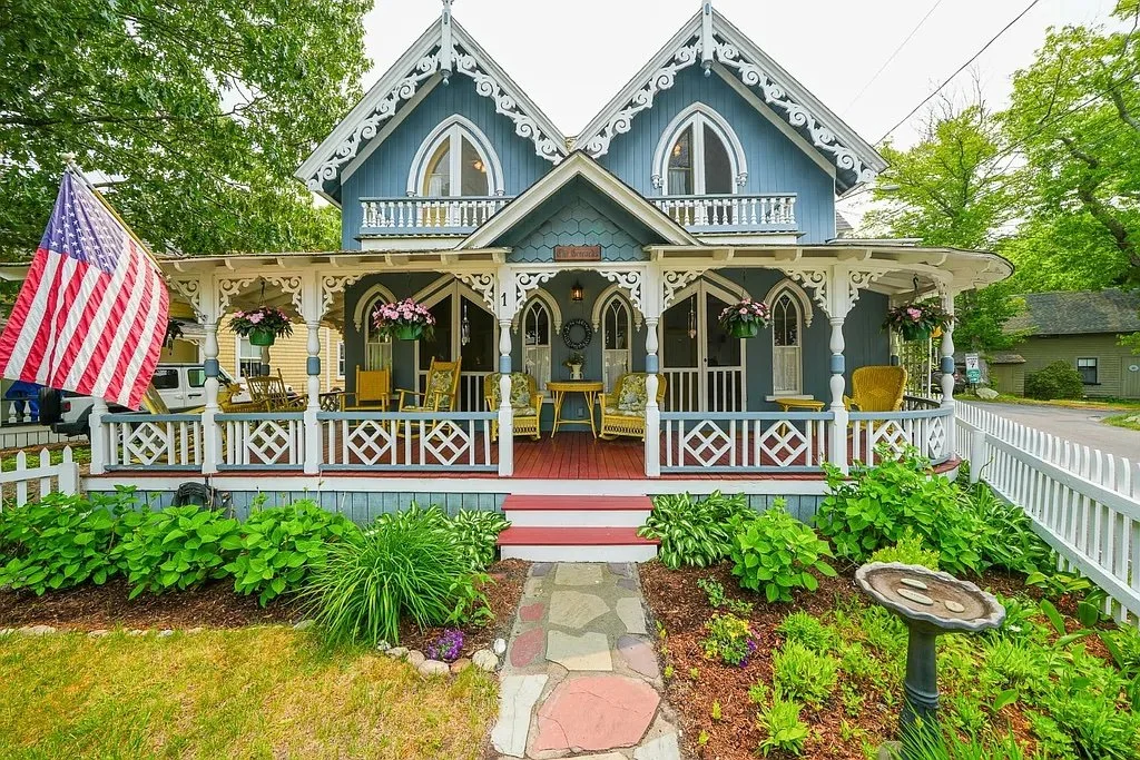 A Gingerbread Cottage in Oak Bluffs, MA - $949,000
