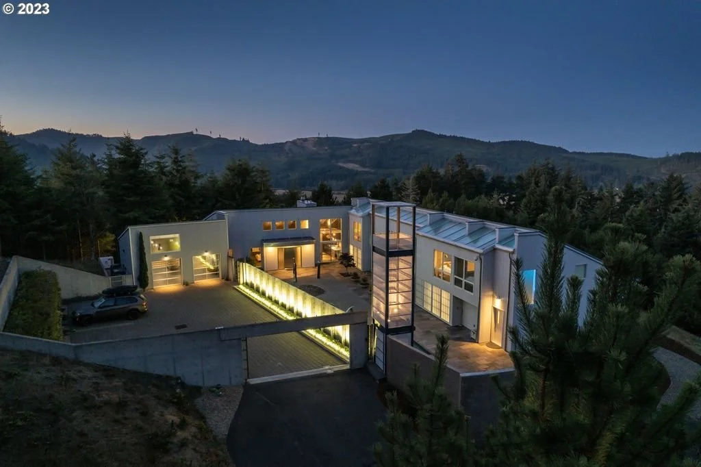 A Robert Hermanson Design in Lincoln City, OR - $4,850,000