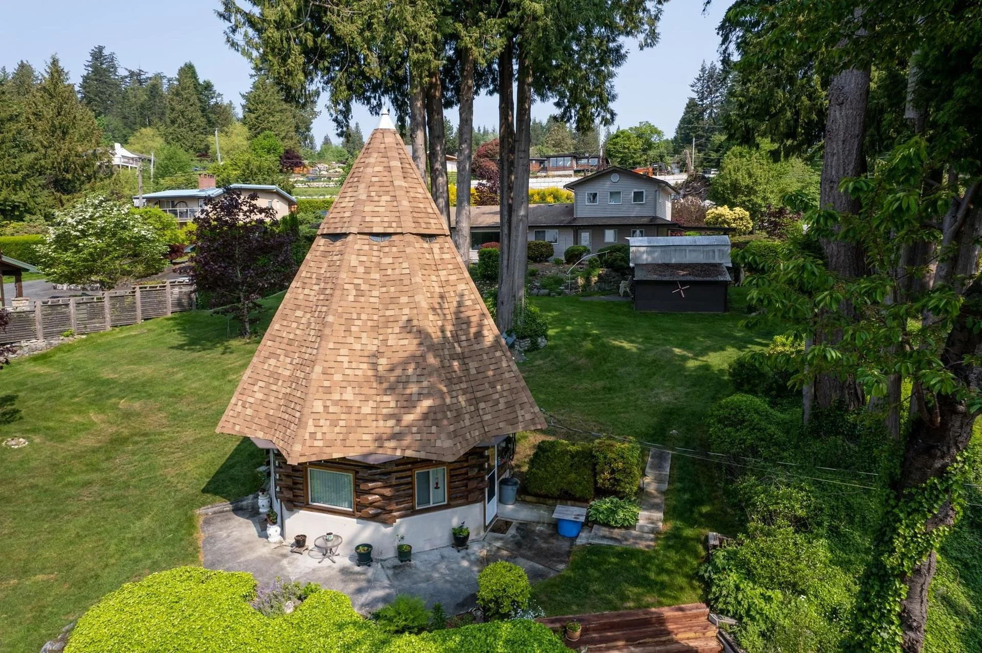 A Charming Property in Gibsons, BC - C$1,550,000