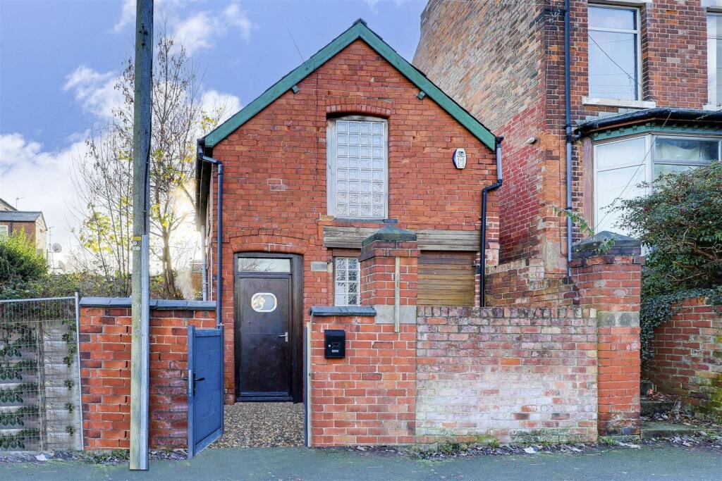 A Remodeled Home in England - £165,000