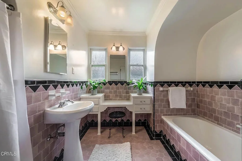 A 1931 Spanish Style Home in Glendale, CA - $1,049,000