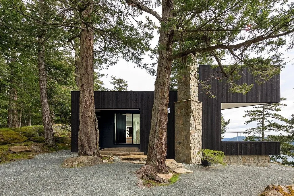 Over 52 Acres in Southern Gulf Islands, BC - C$4,495,000