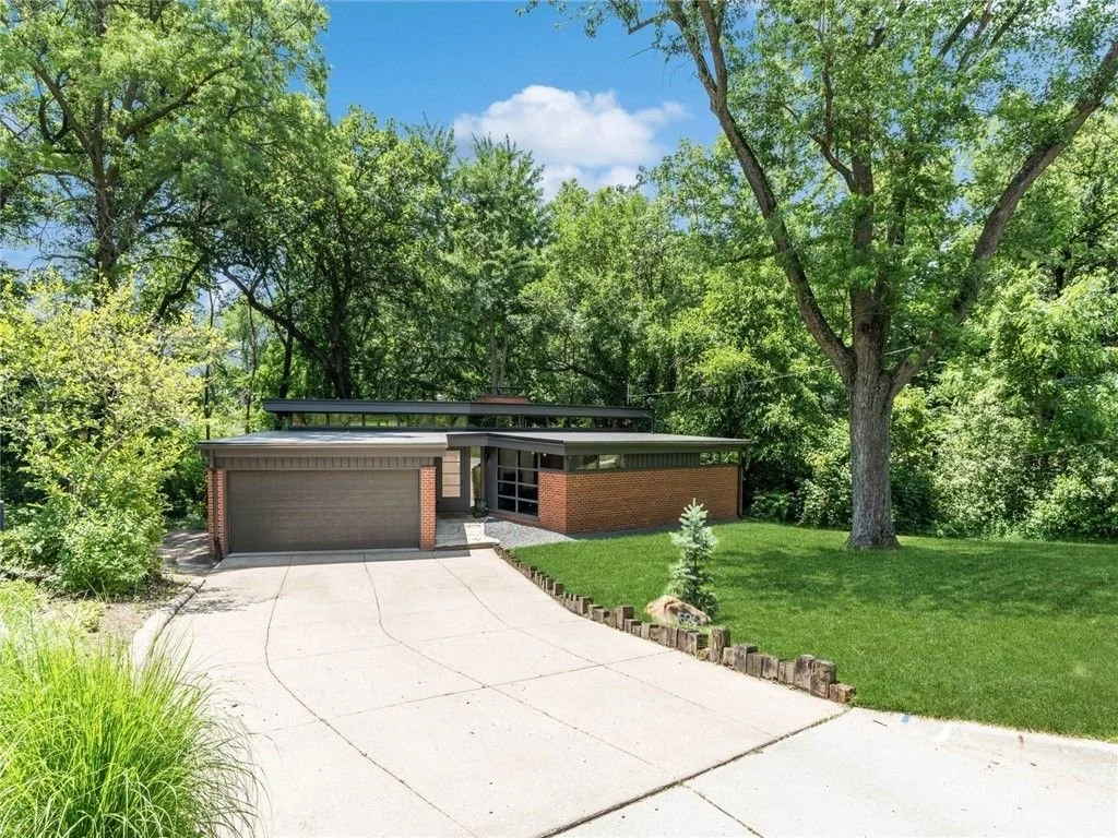 A Mid-Century Modern Home in Des Moines, IA - $485,000