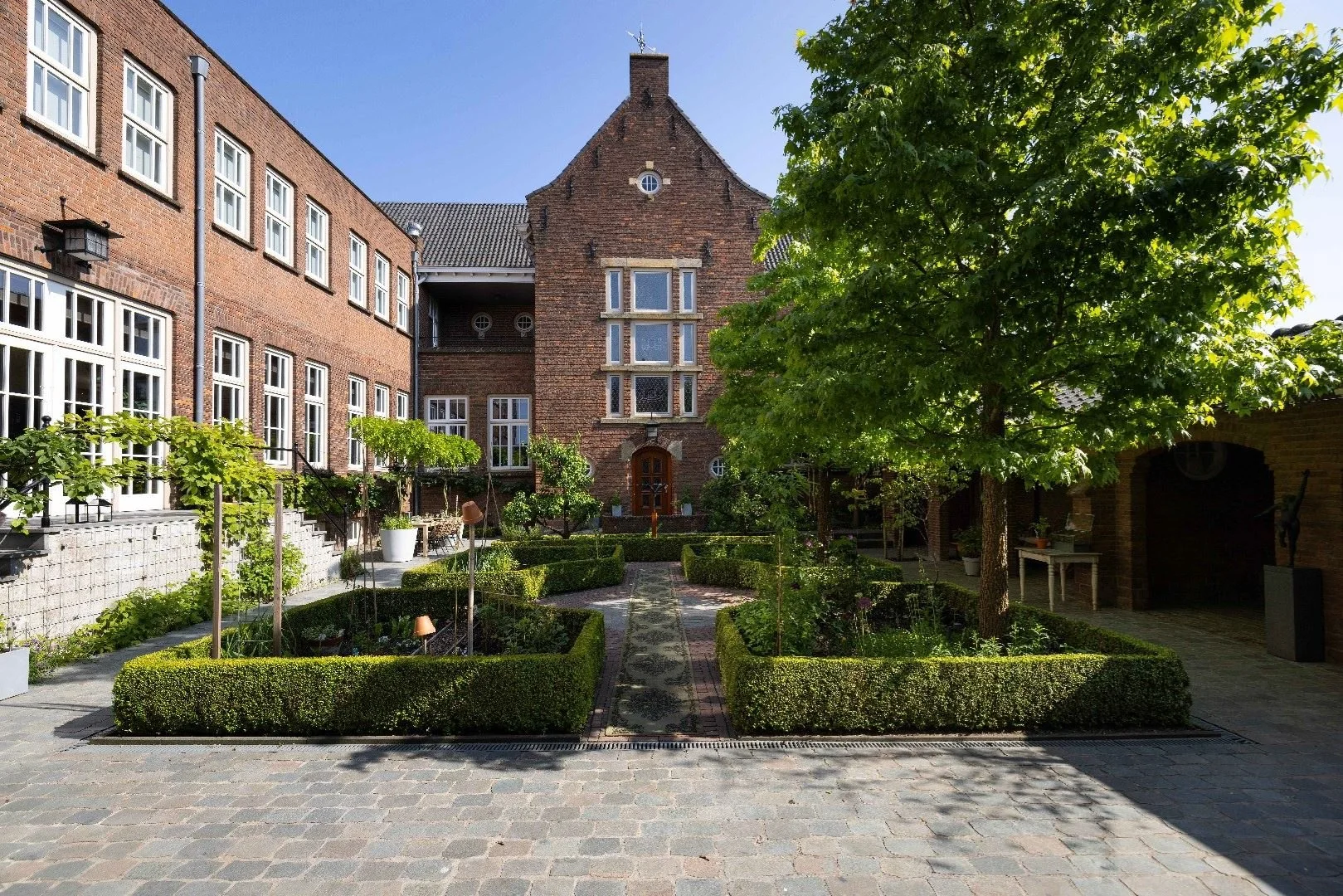 A Former Townhall Built in 1939 - €3,500,000