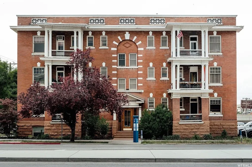 A Condo in the Sampson Altadena Building - $260,000