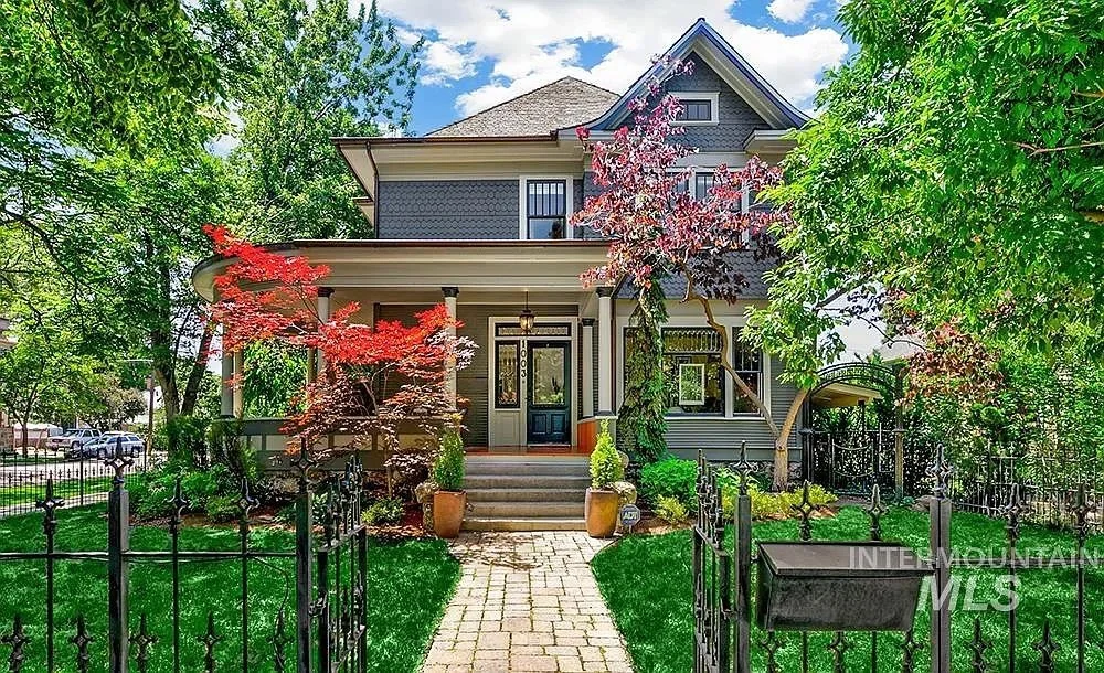 An Early 1900's Queen Anne in Boise - $1,398,000