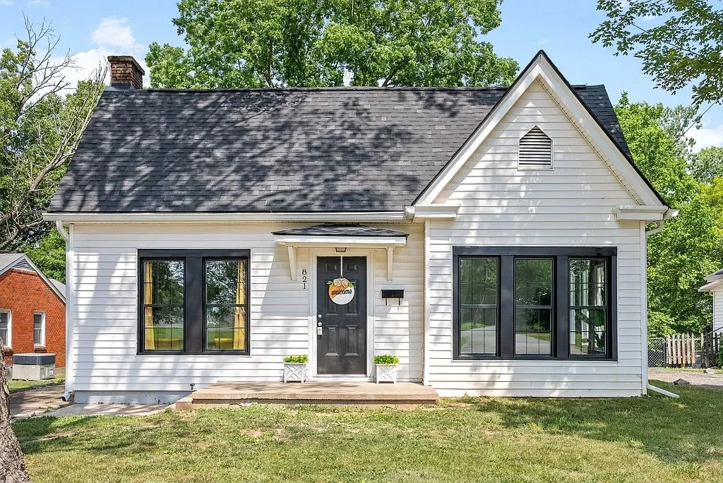 A Cottage in Clarksville, TN - $265,000