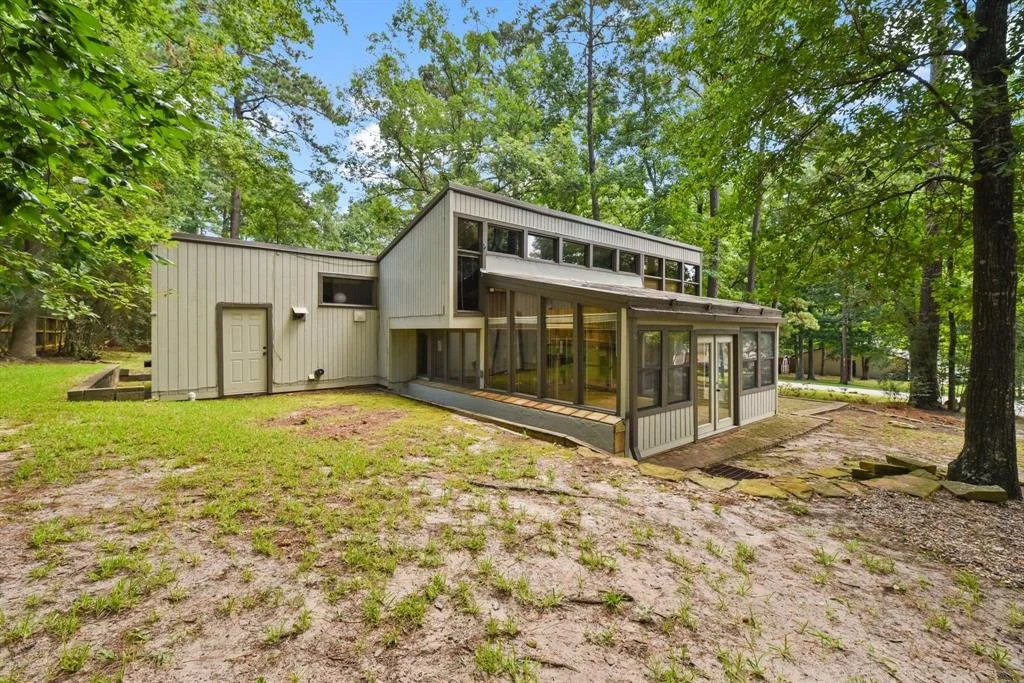 A Mid-Century Home in Conroe, TX - $209,900