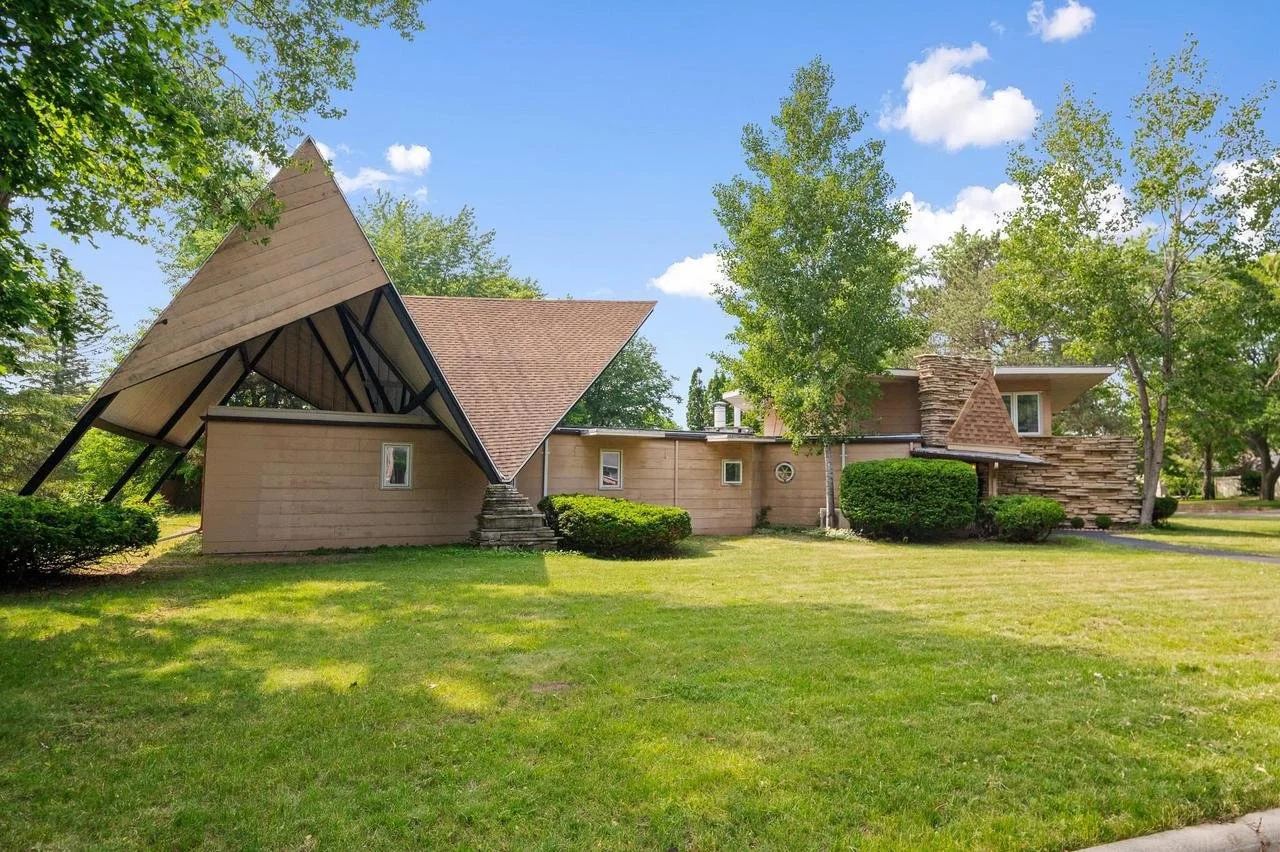 A Dramatic Roofline in Allouez, WI - $359,900