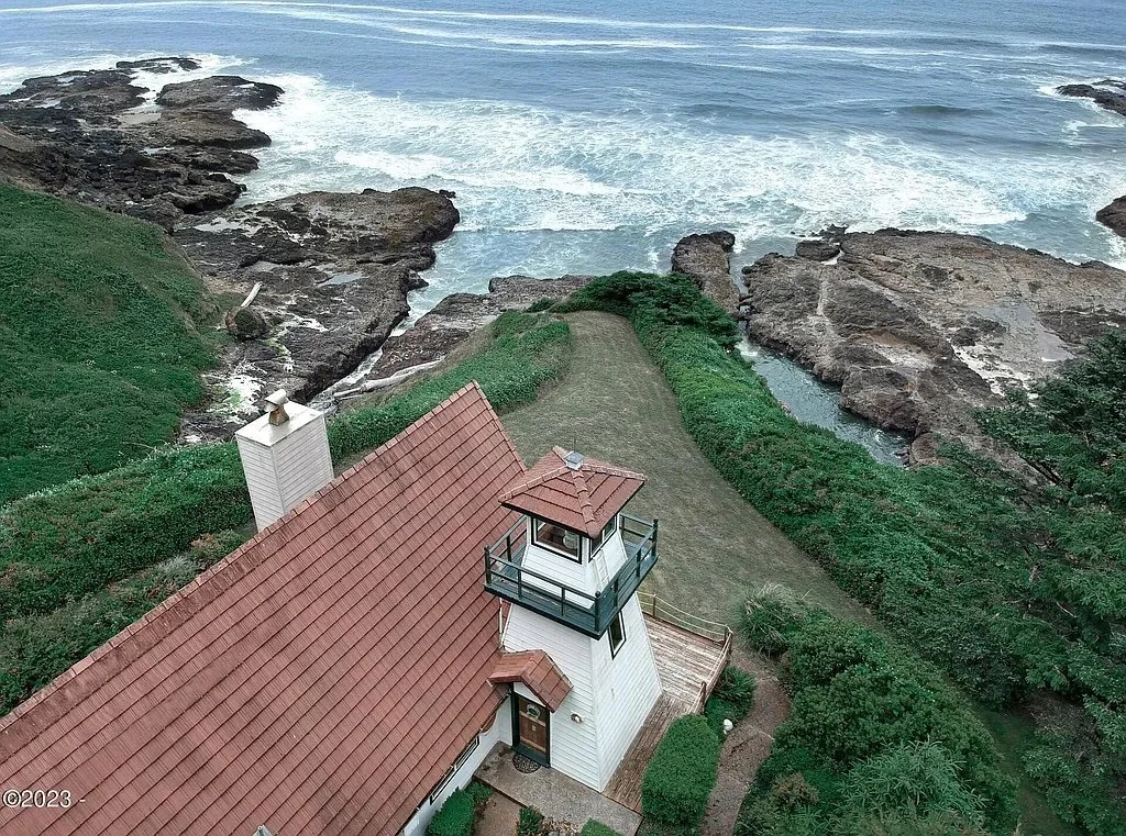 The Cleft of The Rock Lighthouse - $2,250,000