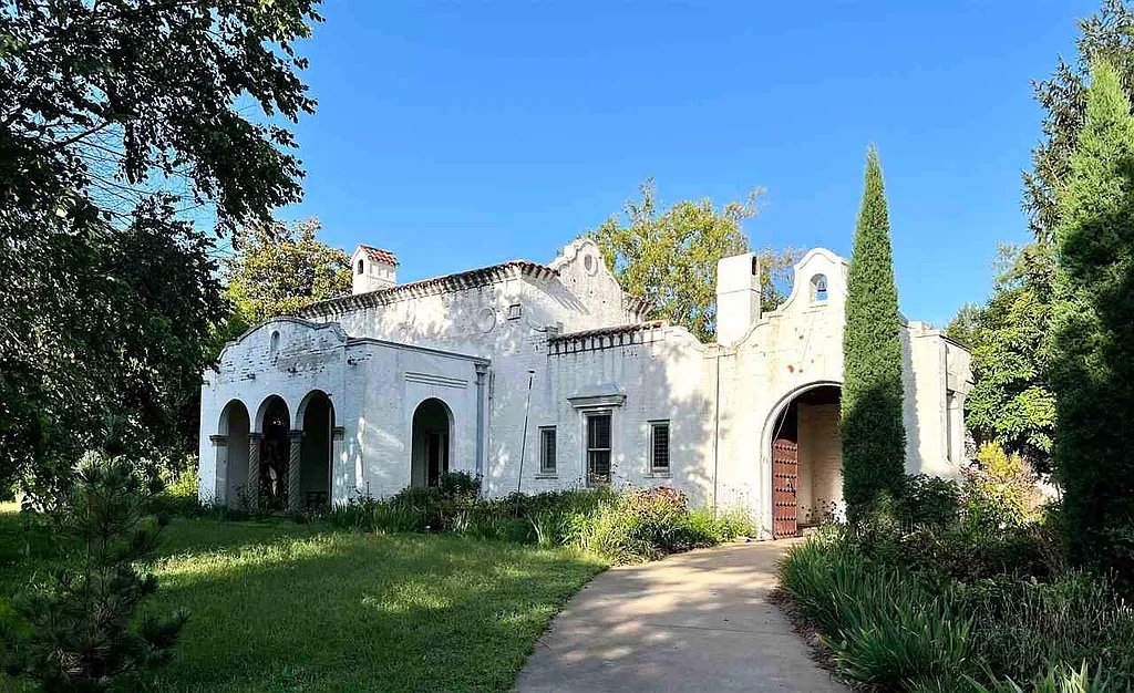 A Spanish Colonial in Ponca City, OK - $345,000