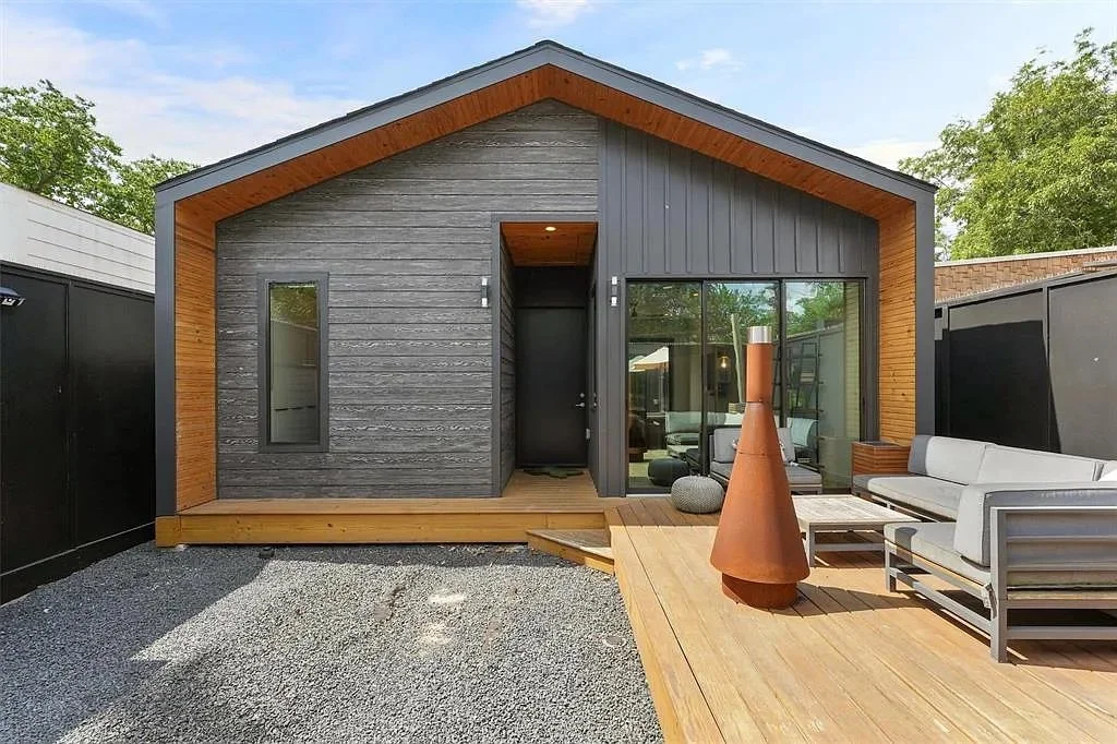 A Contemporary Home in Houston - $345,000