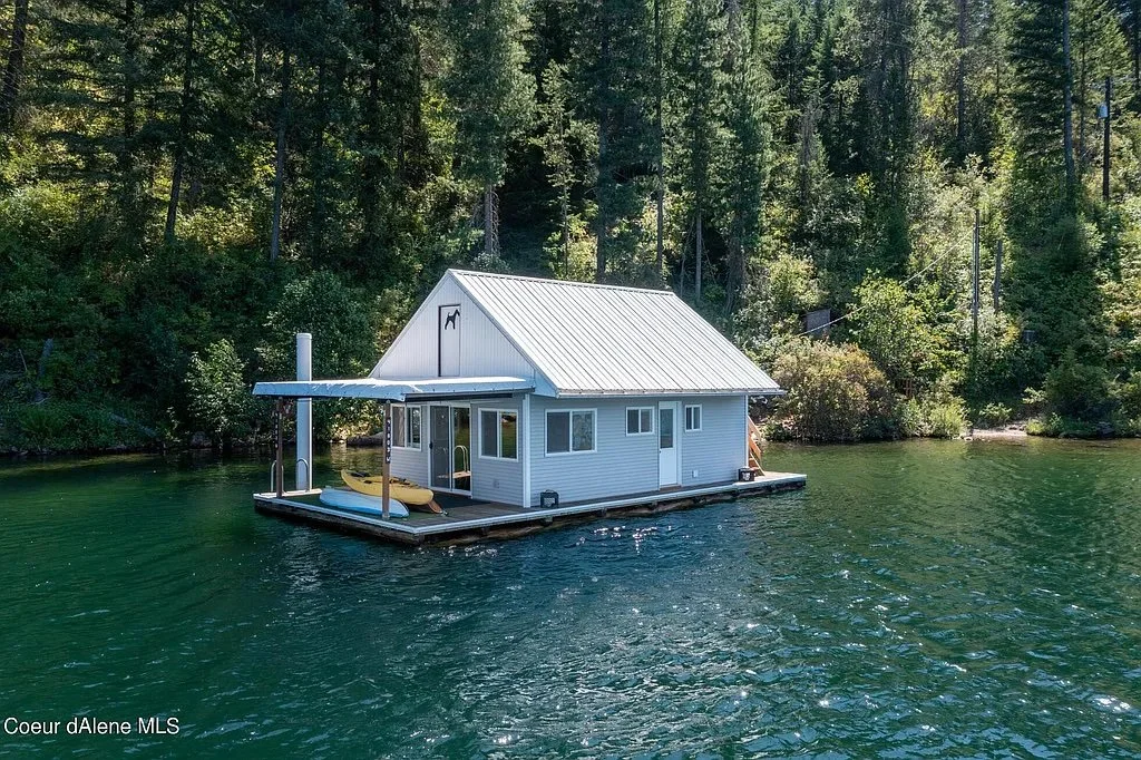 A Floating Home in Worley, ID - $250,000