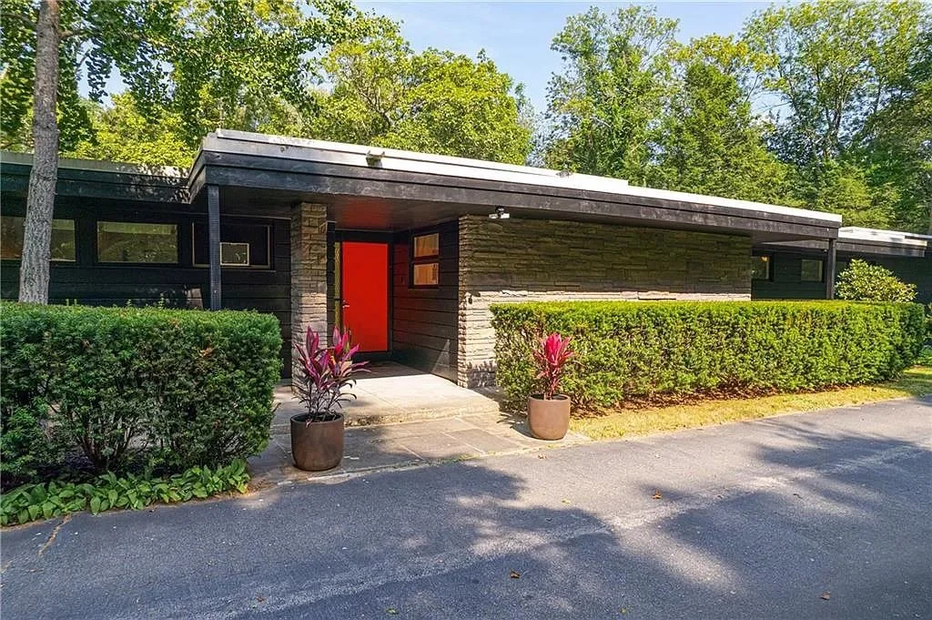 A MCM in East Greenwich, RI - $830,000