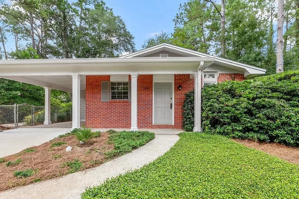 A Surprising Interior in Tallahassee, FL - $250,000