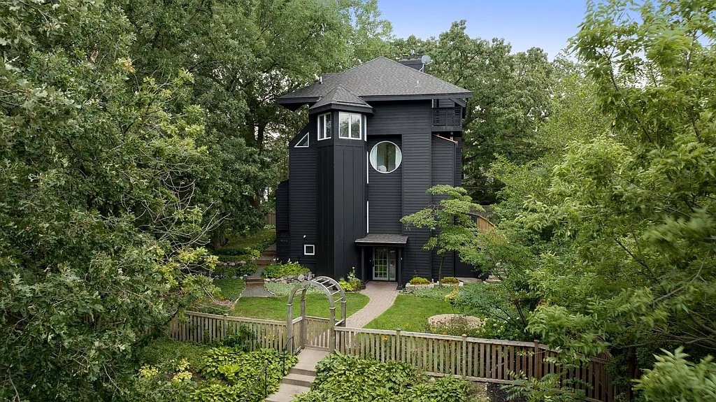 A 90's Baby in Minneapolis - $995,000