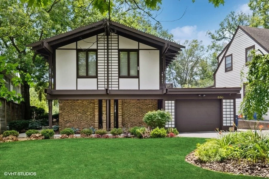 A Mid-Century Home in Highland Park, IL - $750,000