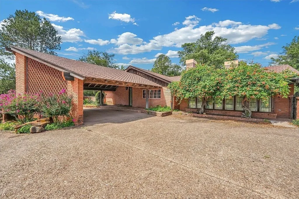 The Baker House in Elk City, OK - $360,000