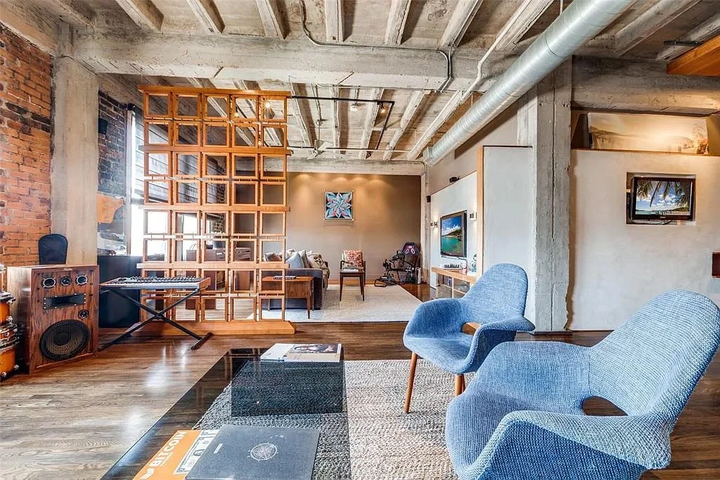 A Loft in the Lomas &amp; Nettleton Building - $395,000